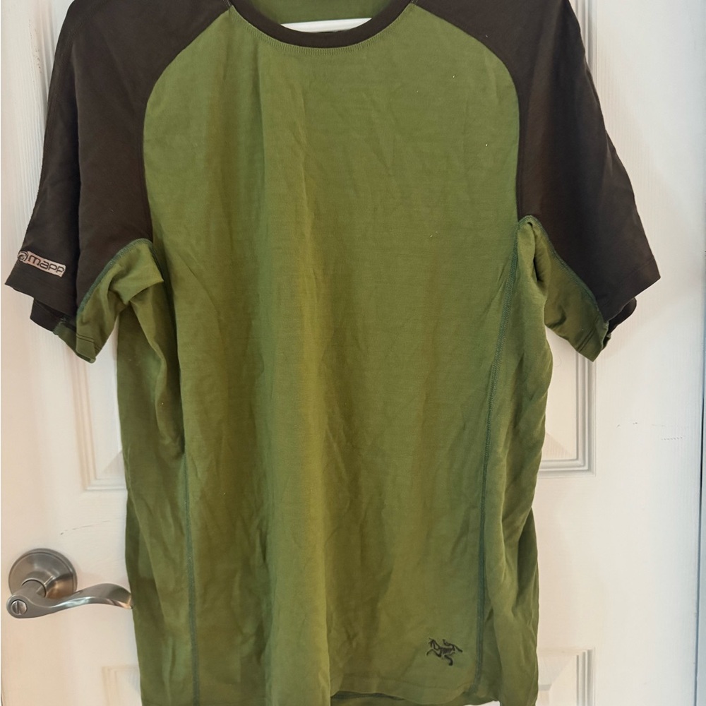 Arc'teryx Green and Black Short Sleeve Tee - MD